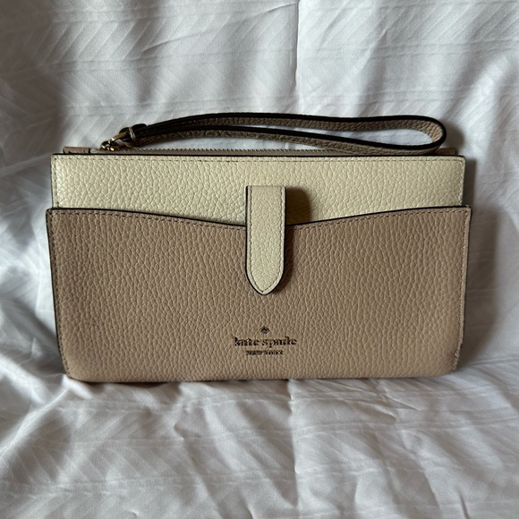 Kate Spade Leila phone holder wristlet - Picture 1 of 4